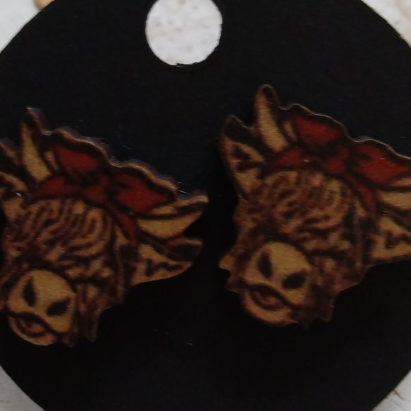 Highlander Cow with Red Headband earrings - Picture 1 of 2